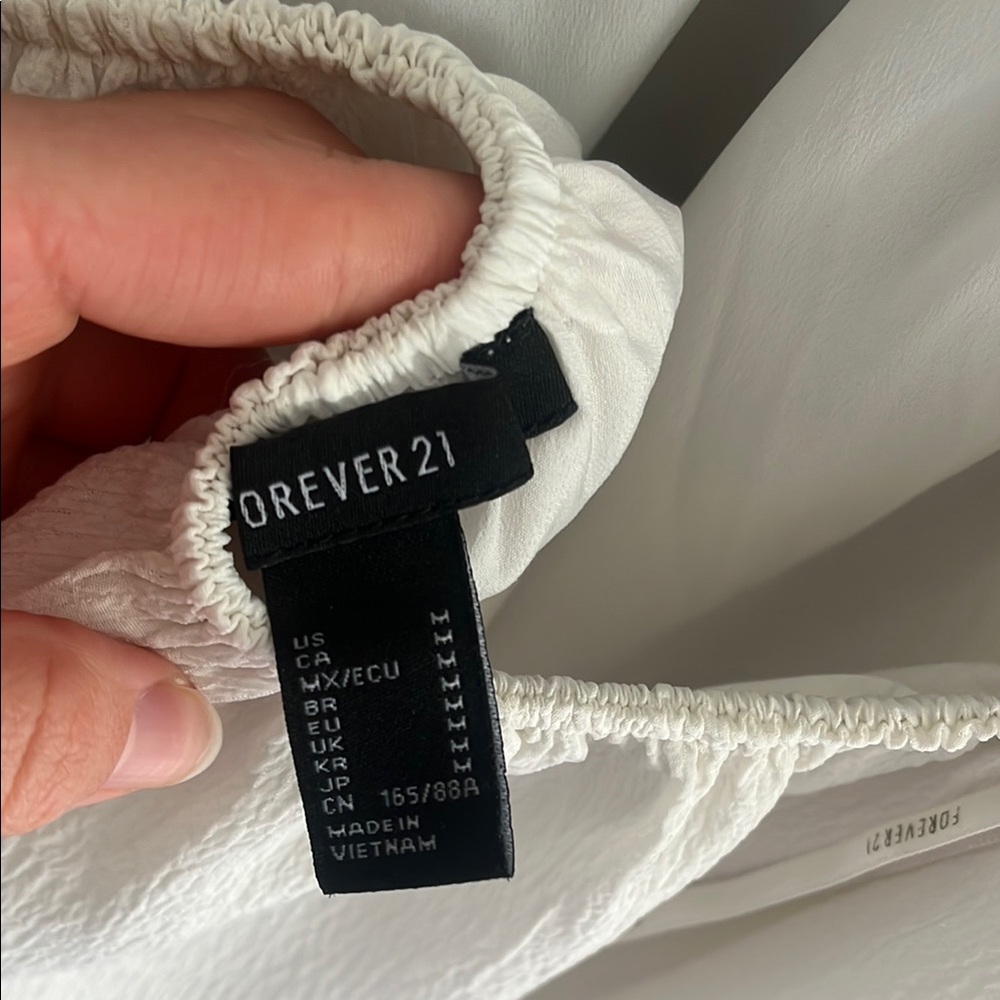 Forever 21 White Chemise with Spaghetti Straps and V-Neckline - Picture 3 of 3